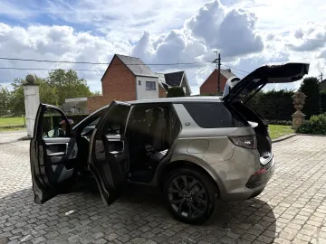 Car image 18