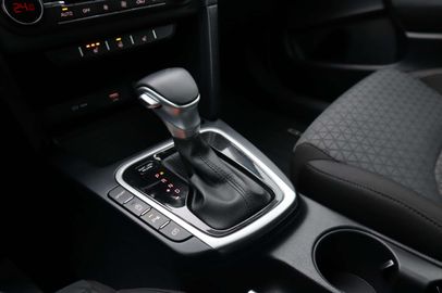 Car image 32