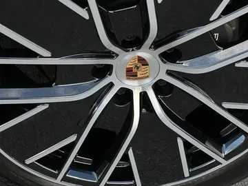 Car image 27
