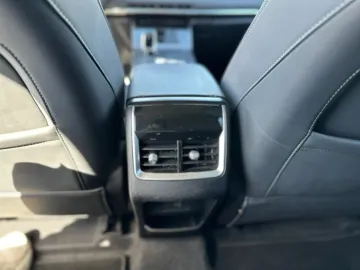Car image 40