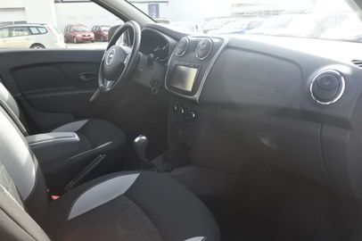 Car image 15