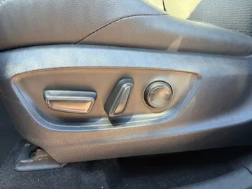 Car image 32