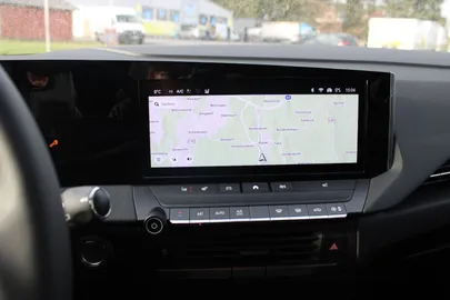 Car image 19