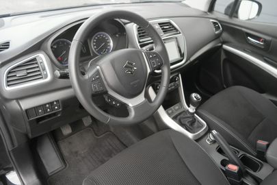 Car image 8