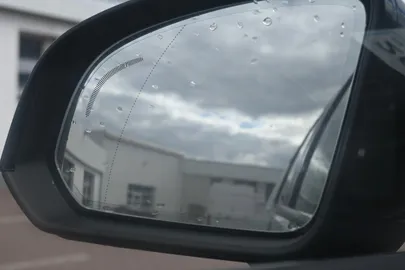 Car image 29