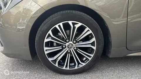 Car image 20