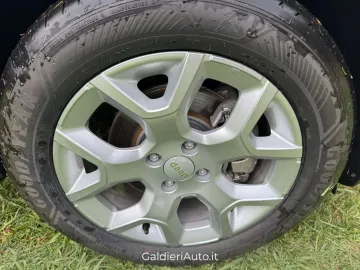 Car image 28