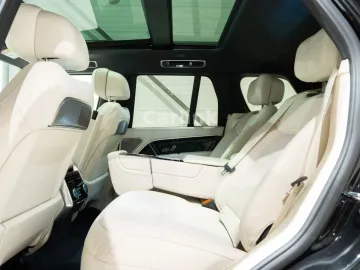 Car image 43