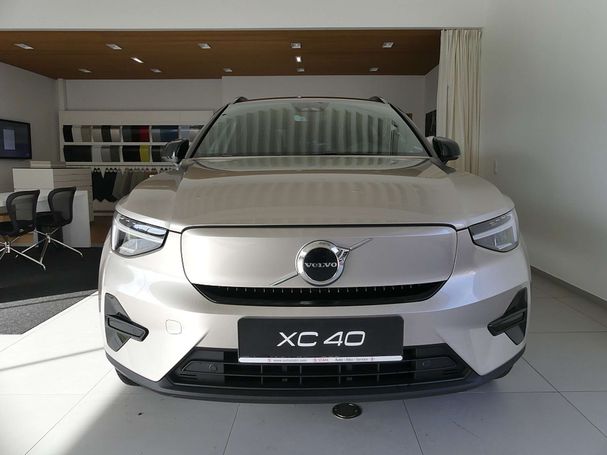 Volvo XC40 Recharge Pure Electric Plus 170 kW image number 3