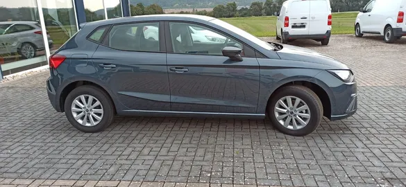 Car image 5