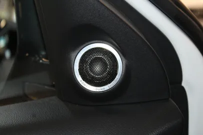 Car image 33