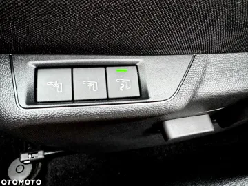 Car image 40