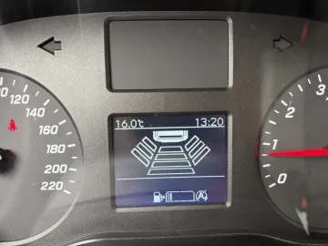 Car image 27