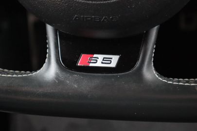 Car image 32