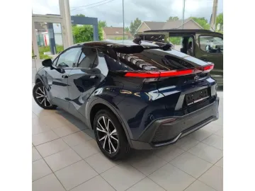 Car image 4