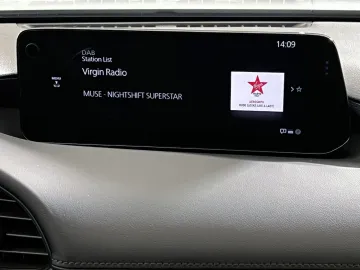 Car image 27