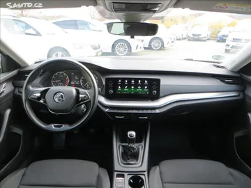 Car image 19