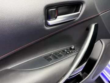 Car image 40