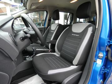 Car image 10