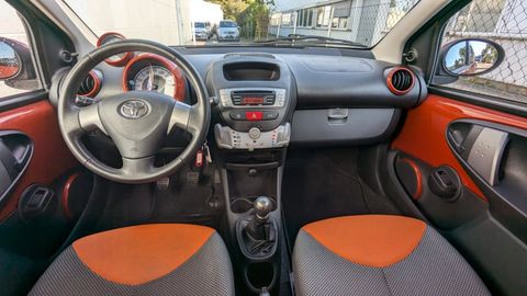 Car image 15