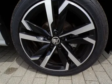 Car image 34