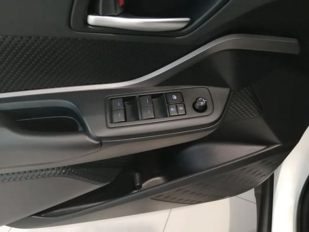 Toyota C-HR 90 kW image number 21