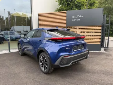 Car image 4