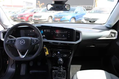 Car image 18