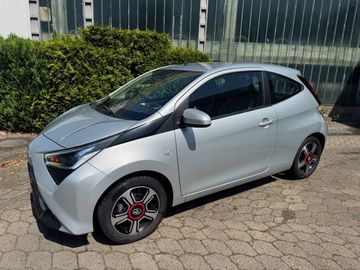 Car image 2