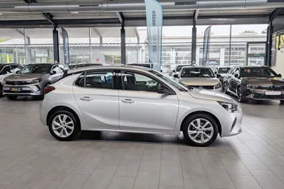 Car image 15