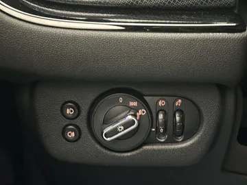 Car image 33