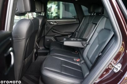 Car image 34
