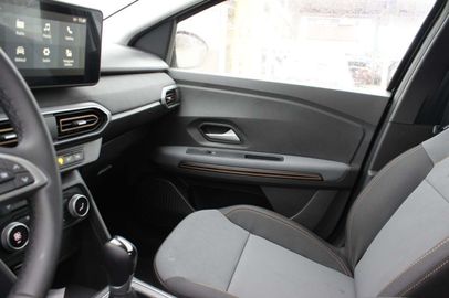 Car image 10