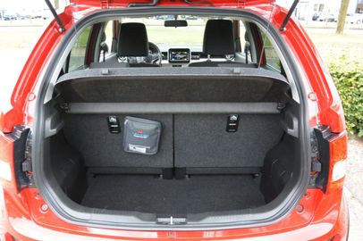 Car image 11