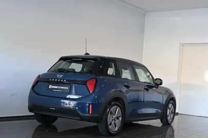 Car image 36