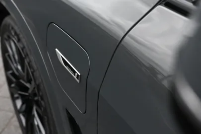 Car image 37