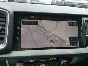 Car image 28