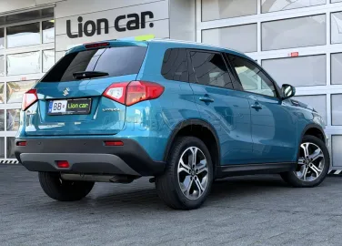 Car image 3