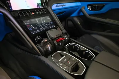 Car image 25