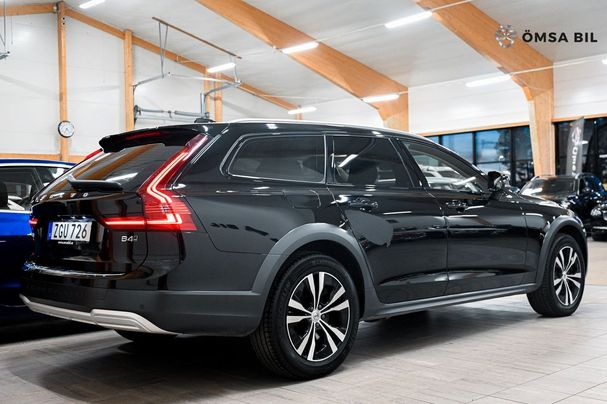 Volvo V90 Cross Country B4 AWD 146 kW image number 4