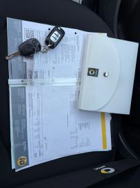 Car image 30