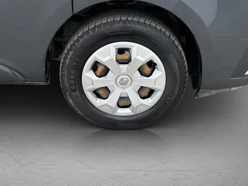 Car image 31