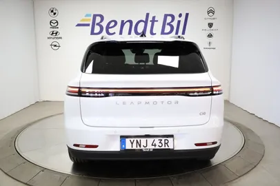 Car image 3