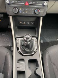 Car image 35