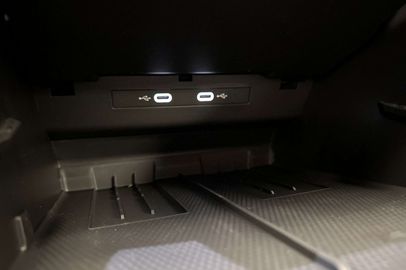 Car image 33