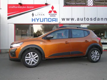 Car image 3