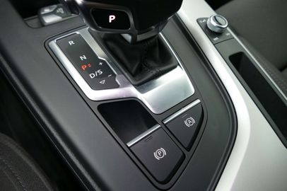 Car image 26