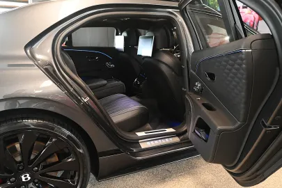 Car image 43