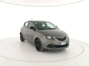 Car image 2
