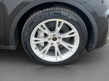 Car image 32